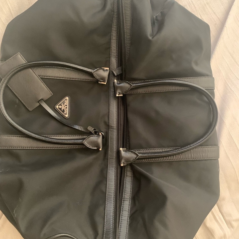 Prada Black Duffel Bag Sleek Durable Travel Essential - Picture 13 of 17